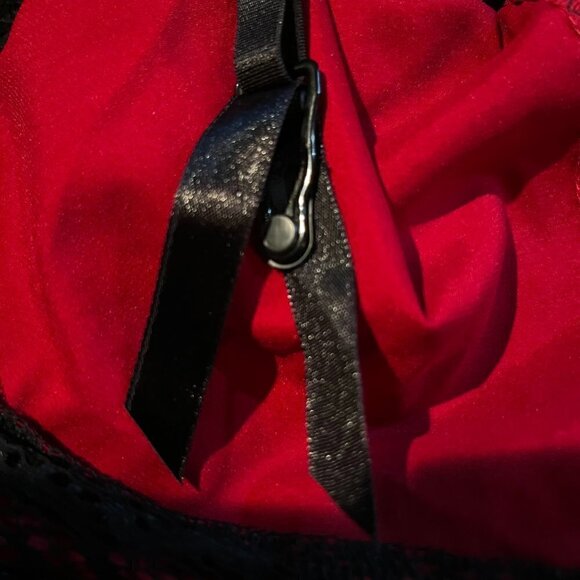 FREDRICK'S OF HOLLYWOOD Valentine's Day Red Black Lace Up Garter Bra Slip EUC M - Picture 8 of 10